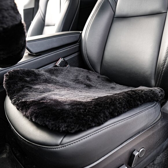 Natural Automotive Classic Sheepskin Chair Pad | 1-Piece | Black - Picture 4 of 6